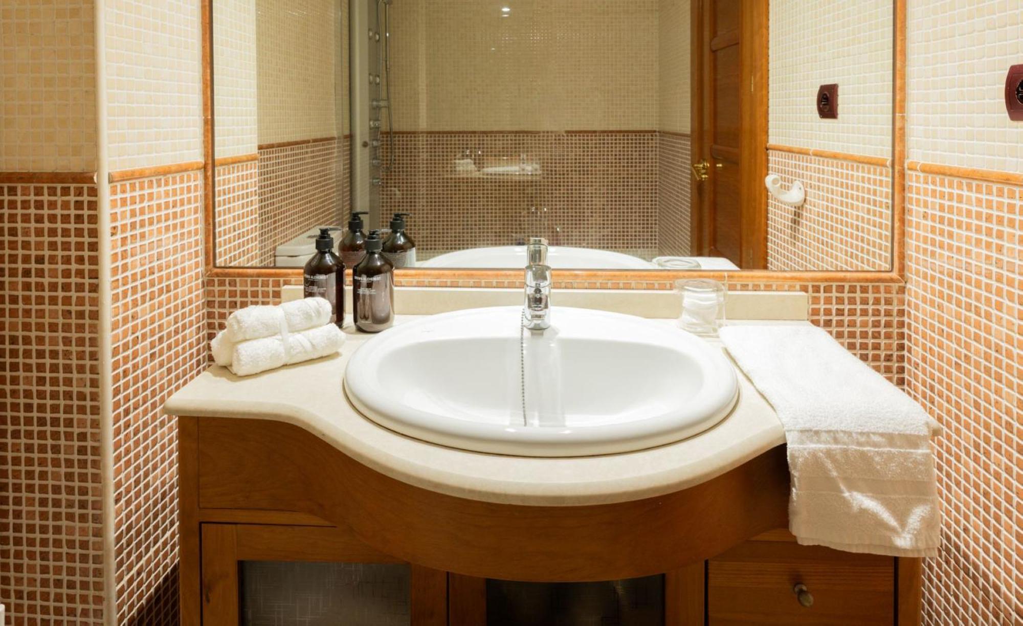 One Bedroom Apartment In Chueca Madri Exterior foto